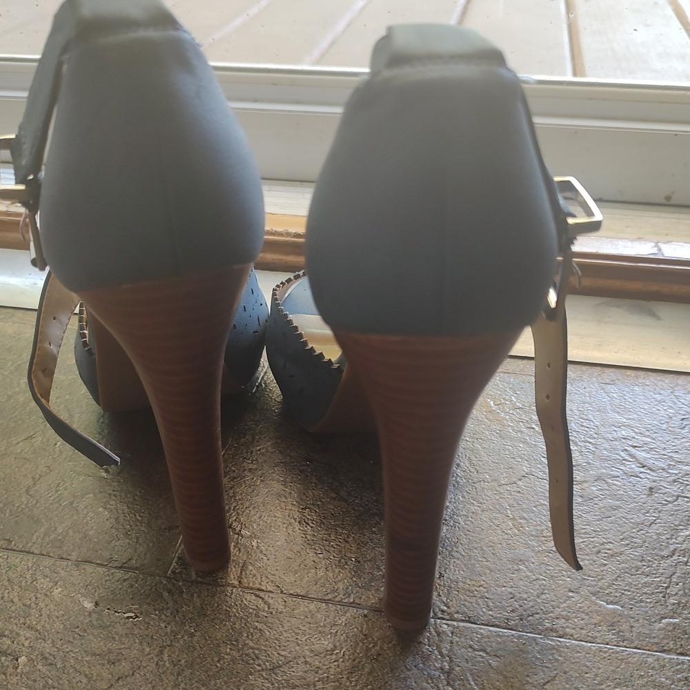 Jessica Simpson Navy Blue Perforated T-Strap Platform Heels Peep‎ Toe Size 8.5
